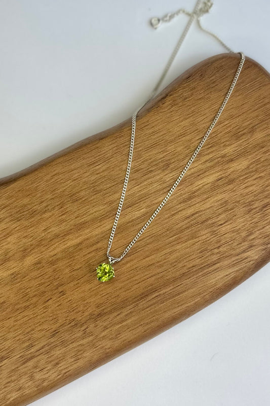 Sterling Silver and handset Peridot gemstone pendant necklace