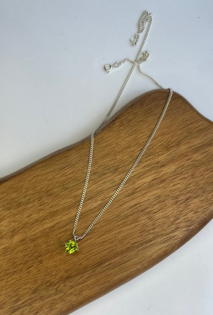 Sterling Silver and handset Peridot gemstone pendant necklace